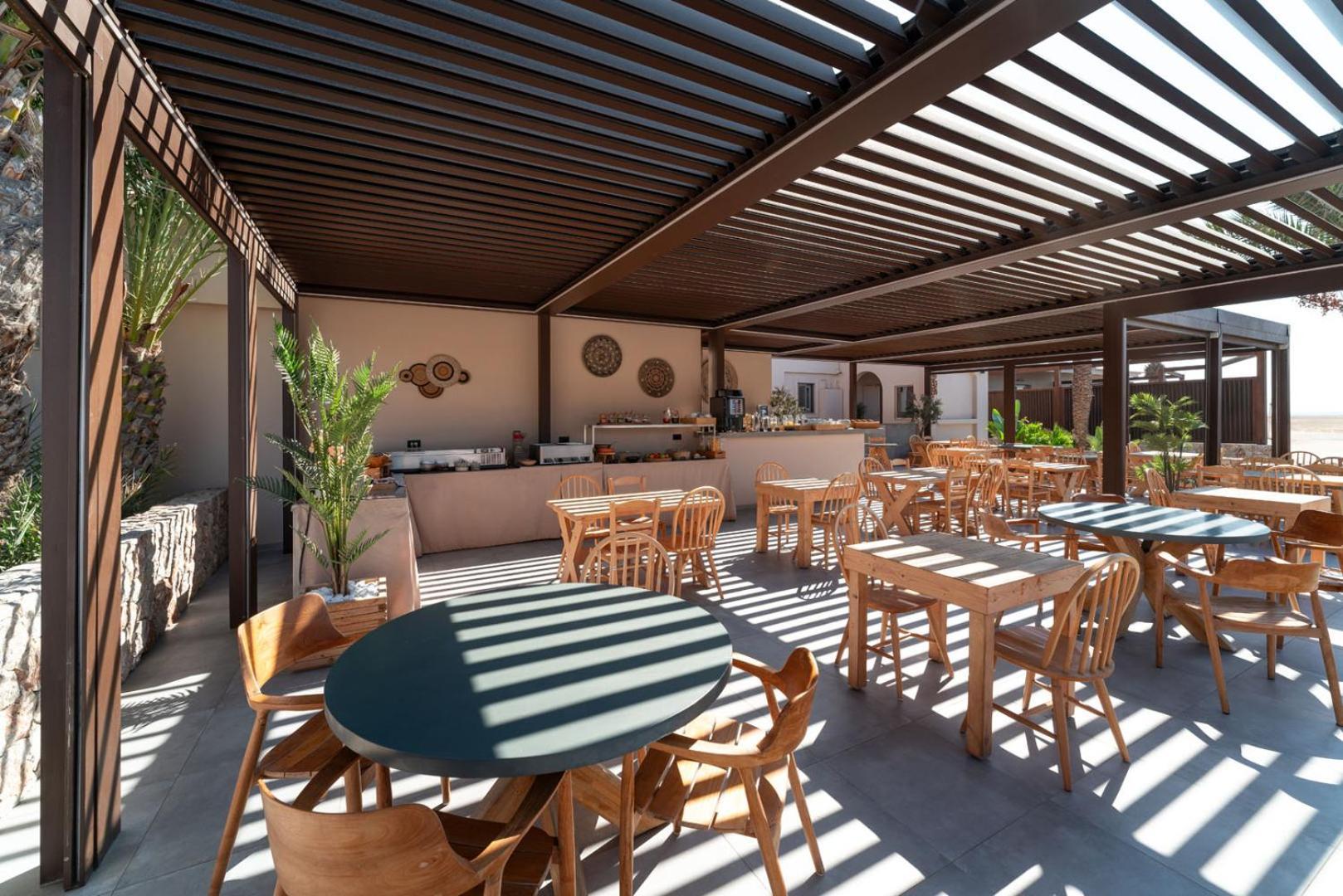 Oasis Windsurfing Hotel 2*